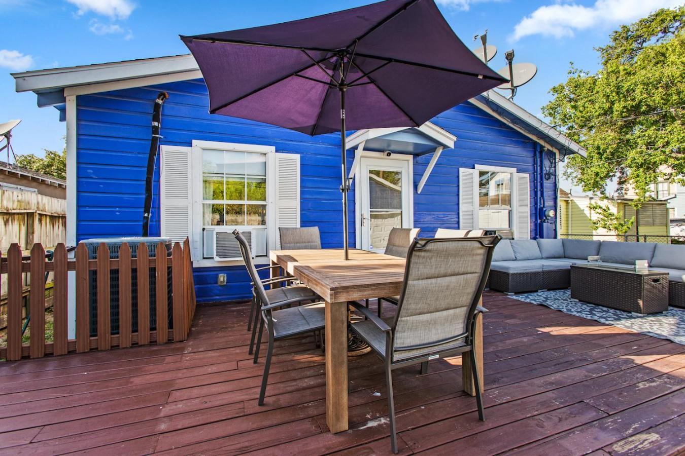 The Blue Oasis With Handicap Ramp Access Dog Friendly & Cowboy Pool Galveston Exterior photo
